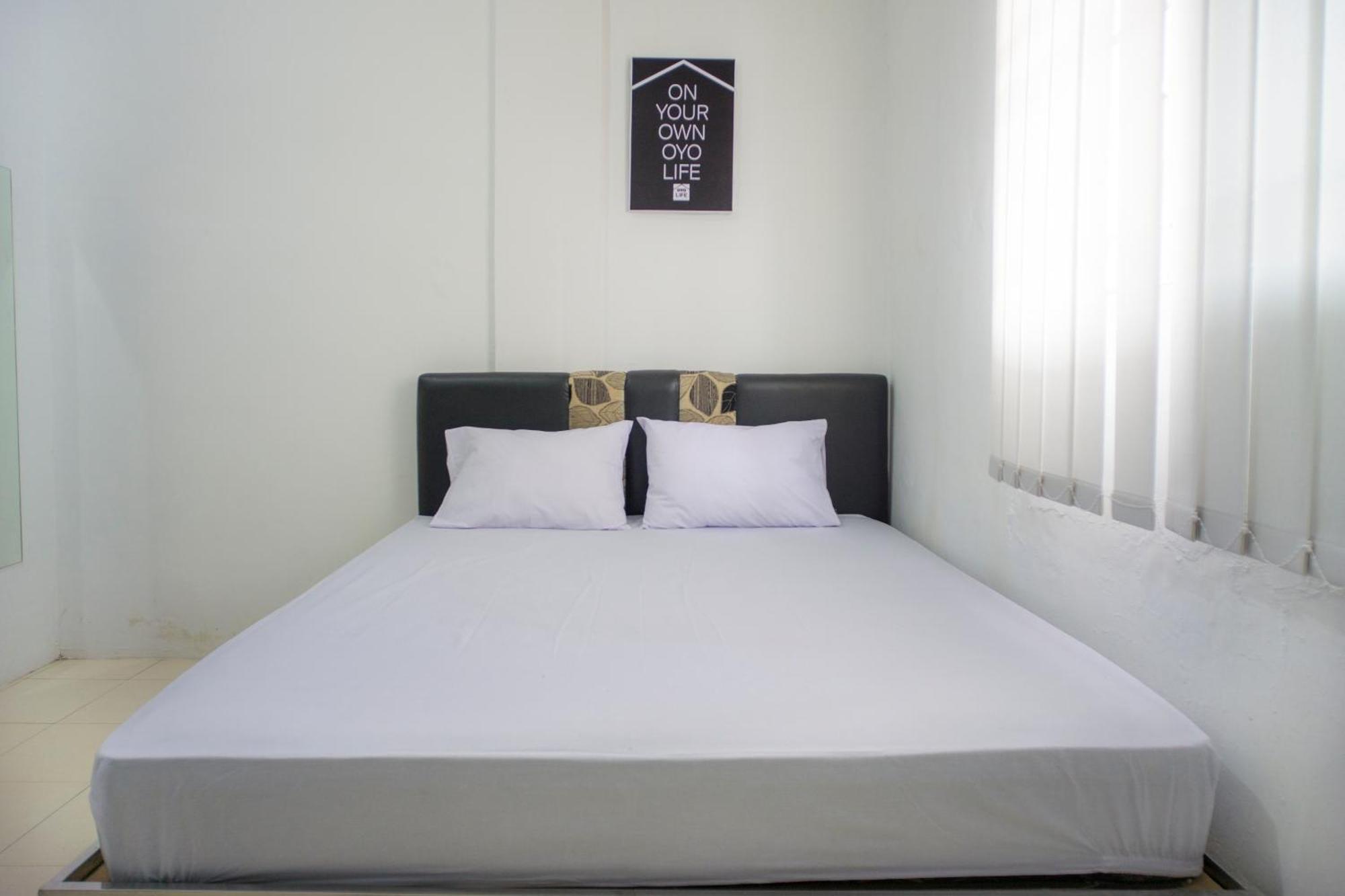 Oyo Life 2366 Gatsu Kost Hotel Medan Exterior foto